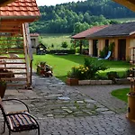Apartment Selsky Dvur- A Keramicka Dilna Kájov