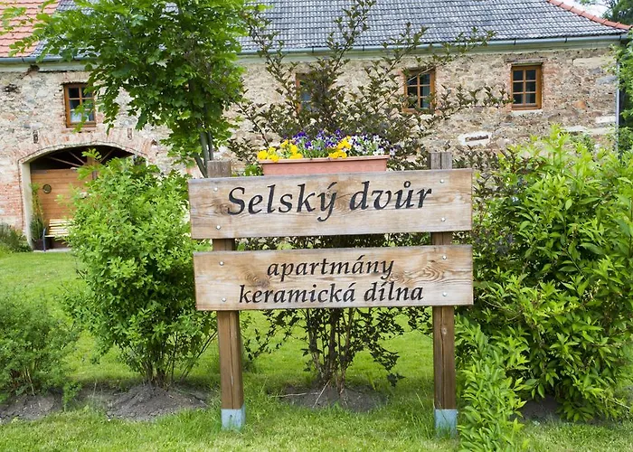 アパート Selsky Dvur- A Keramicka Dilna